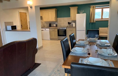 Anlhiac House | Charming 3-bedroom House with WiFi in NarthiacnLa Maison Galloise-Lavender
