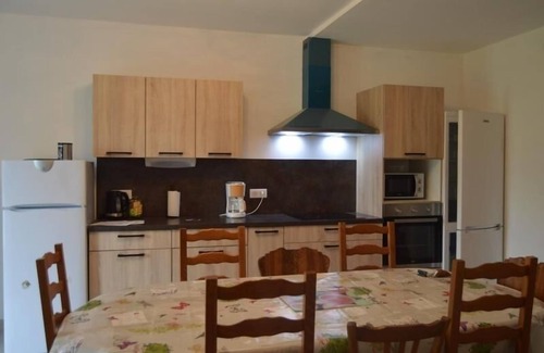 Reuilly Cottage | Charming 3-Bedroom House with Enclosed Garden, Near Vineyards, WiFi, and Parking