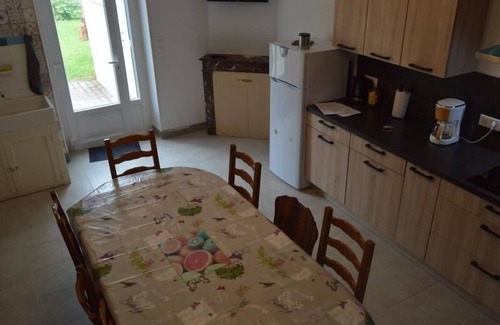 Reuilly Cottage | Charming 3-Bedroom House with Enclosed Garden, Near Vineyards, WiFi, and Parking