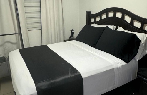 Coatepeque House | Charming 3-bedroom house in delightful Lourdes with WiFi, AC