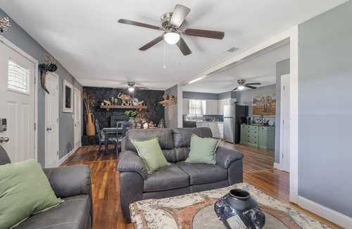 Abilene House | Charming 3-bedroom house in welcoming Abilene, Pet/family friendly.