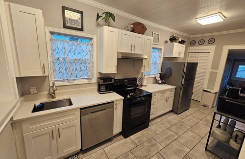 Edgewood House | Charming 3-bedroom house with AC, WiFi in terrific Atlanta, Edgewood community