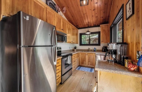 Bigfork House | Charming 3-bedroom house with WiFi, AC on Big Turtle Lake.