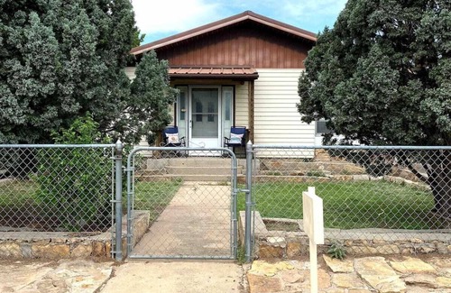 Seneca House | Charming 3-bedroom house with AC, WiFi in Clayton