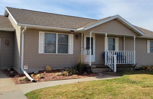Clinton House | Charming 3-bedroom house with WiFi and AC. Centrally-located in Clinton
