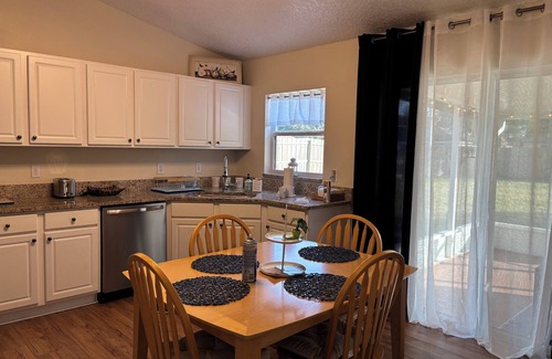 Deltona Lakes House | Charming 3-bedroom house midway between beaches and parks AC and WiFi in Deltona