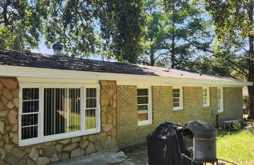 Eastman House | Charming 3-bedroom house with WiFi, AC in Eastman