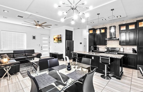 Biggs Field House | Charming 3-bedroom house in fantastic El Paso with AC, WiFi