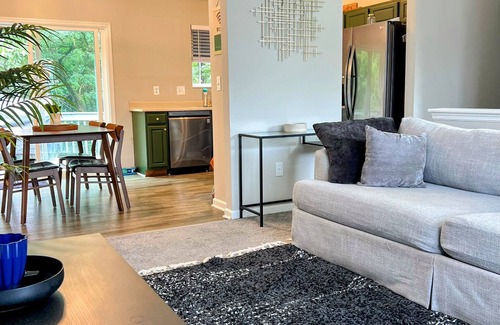 Erlanger House | Charming 3-bedroom house in Elsmere with full basement