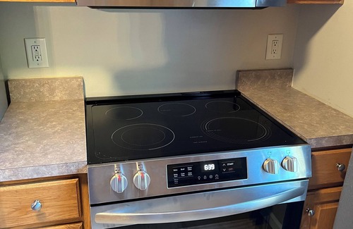 Farrell House | Charming 3-bedroom house with WiFi, and AC.