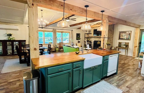 Jones House | Charming 3-bedroom house in the country with all the amenities of home.