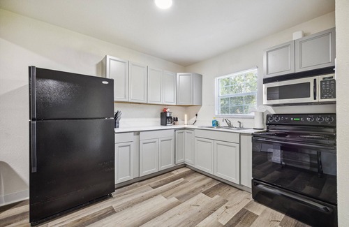 Riverside Terrace House | Charming 3-bedroom house in cool Houston with WiFi and AC