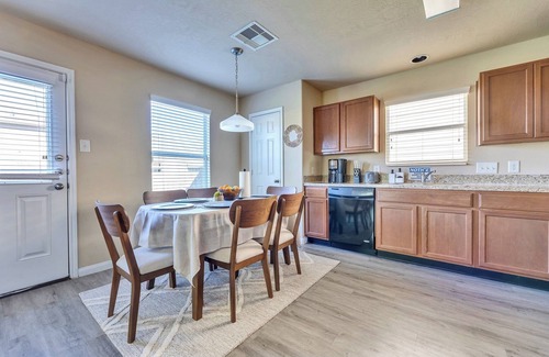 Houston House | Charming 3-bedroom house in peaceful Houston IAH with AC, WiFi