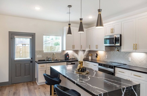 Northeast Houston House | Charming 3-bedroom house in wonderful Houston with WiFi, AC
