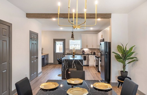 Northeast Houston House | Charming 3-bedroom house in wonderful Houston with WiFi, AC
