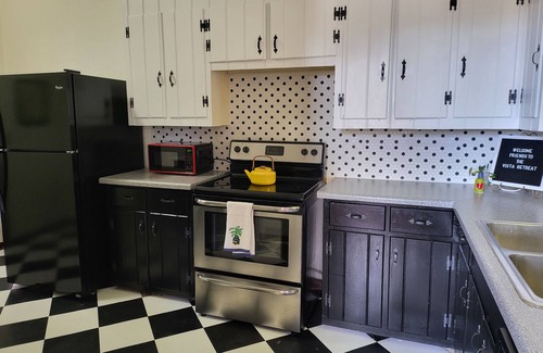 Jackson House | Charming 3-bedroom house located in the heart of Jackson.