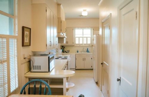 Tougaloo House | Charming 3-bedroom house in pleasant Jackson with AC, WiFi