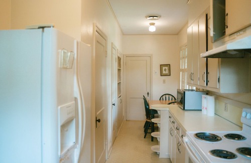 Tougaloo House | Charming 3-bedroom house in pleasant Jackson with AC, WiFi