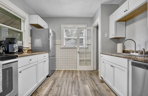 Lansing House | Charming 3-bedroom house with AC and WiFi in lovely Lansing
