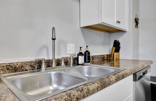 Lansing House | Charming 3-bedroom house with AC and WiFi in lovely Lansing