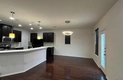 Leander House | Charming 3-bedroom house with WiFi, AC in welcoming Leander