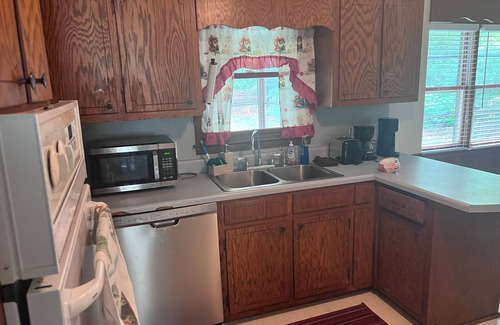 Lilburn House | Charming 3-bedroom house with AC, WiFi in lovely Lilburn