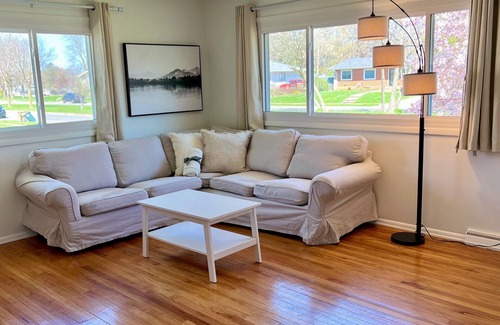 Madison House | Charming 3-Bedroom House in Quiet Madison Suburb