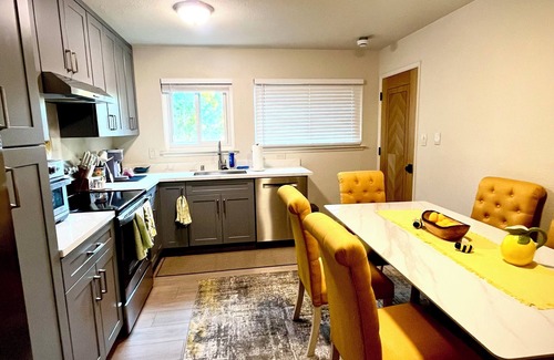 Montara House | Charming 3-bedroom house with WiFi and AC half mile from beach in lovely Montara