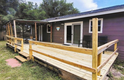 Navarre House | Charming 3-bedroom house in fabulous Navarre within minutes from the beach.