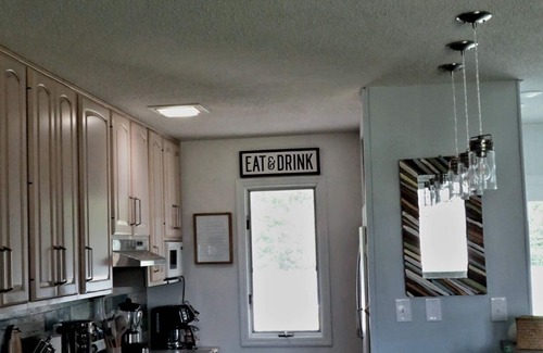 Morehead City House | Charming 3-bedroom house with Privacy Fence, Large Deck, Ping-Pong, Marina