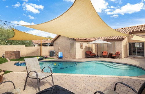 Kaufman And Broad At The Vineyards House | Charming 3-bedroom house in West Phoenix with pool
