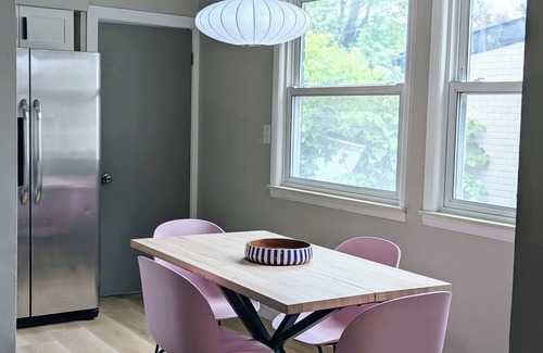 Pontiac House | Charming 3-bedroom house with WiFi, fitness room in Pontiac