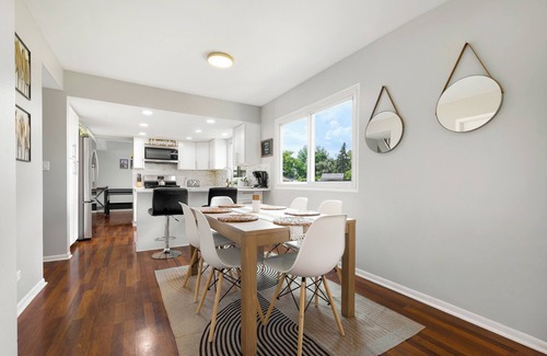 Roselle House | Charming 3-bedroom house in Roselle with Game room & fitness room