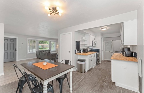 Spokane House | Charming 3-bedroom house in terrific Spokane with WiFi, AC and a large back yard