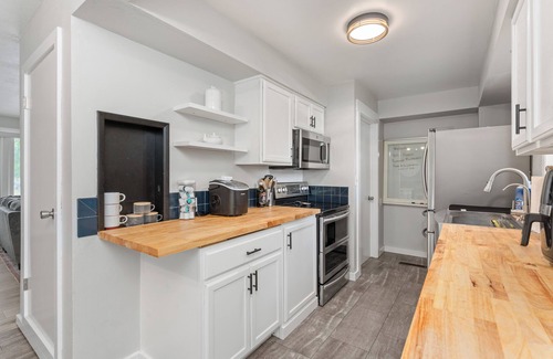 Spokane House | Charming 3-bedroom house in terrific Spokane with WiFi, AC and a large back yard