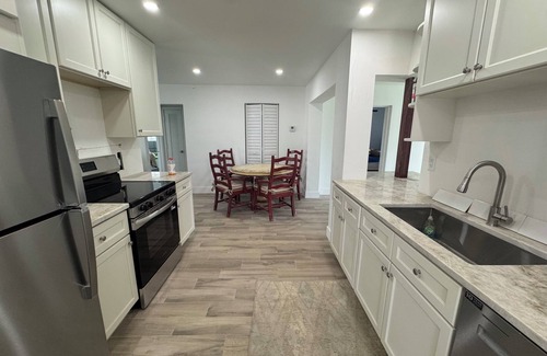 Tamarac House | Charming 3-bedroom house with community pool 55+