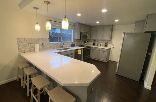 Turlock House | Charming 3-bedroom house in Turlock with AC and WiFi. Pool and Tub and Patio TV.