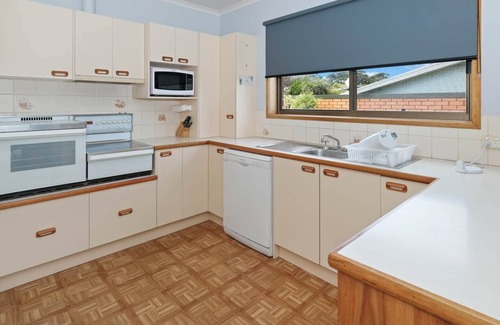 Marlo House | Charming 3-bedroom house with WiFi and AC in enchanting Marlo