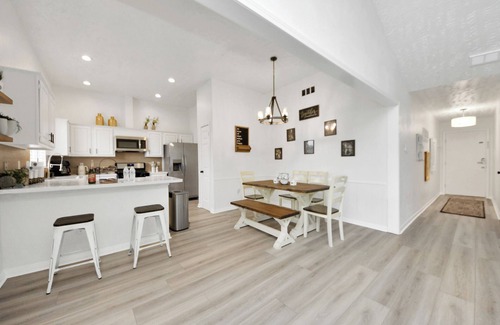 Barker House | Charming 3-bedroom house in lovely Katy with WiFi, sleeps 8