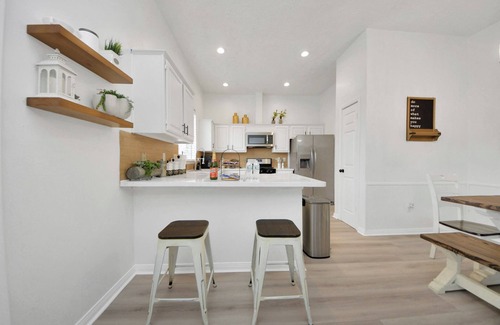 Barker House | Charming 3-bedroom house in lovely Katy with WiFi, sleeps 8