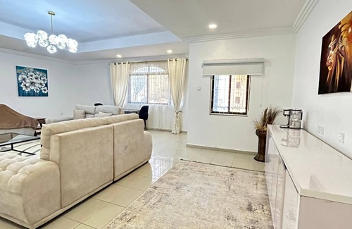 Mobushipe House | Charming 3-bedroom house with AC, fitness room in wonderful Maitama, Abuja.