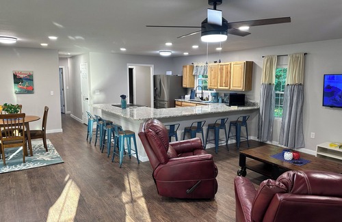 Afton House | Charming 3-bedroom house with WiFi and AC in Afton in Duck Creek landing.