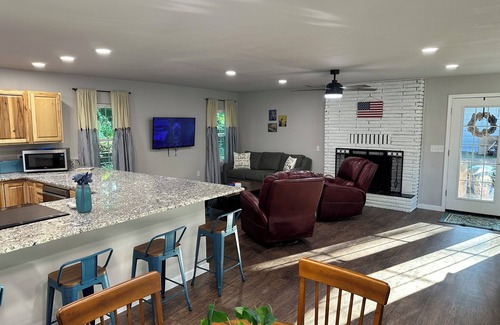 Afton House | Charming 3-bedroom house with WiFi and AC in Afton in Duck Creek landing.