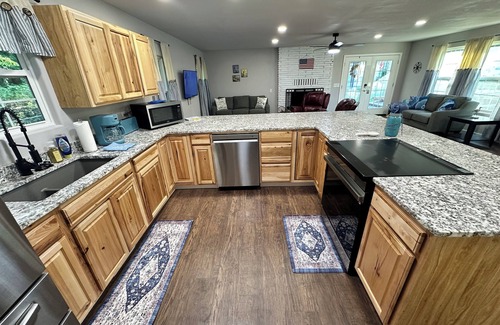 Afton House | Charming 3-bedroom house with WiFi and AC in Afton in Duck Creek landing.