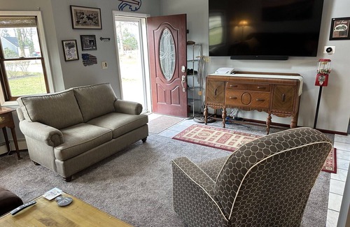 Lake Erie Beach House | Charming 3-bedroom house with WiFi, A/C on Lakeside Rd in Angola, NY