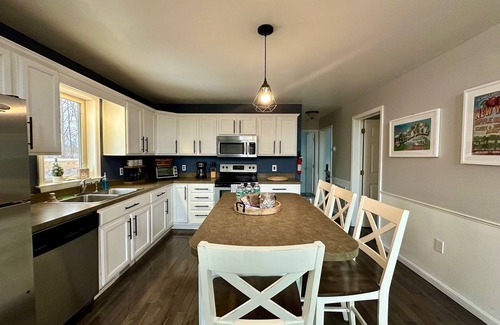 Athens House | Charming 3-bedroom house in the Catskills-Sleepy Hollow Lake community