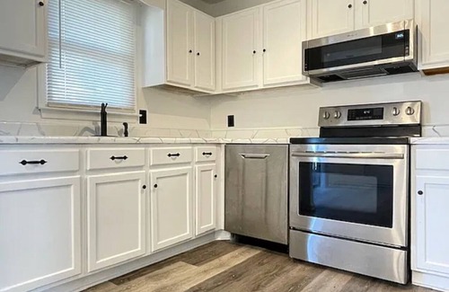 Auburn House | Charming 3-bedroom house with WiFi and AC in Auburn. Complete with a fire pit!