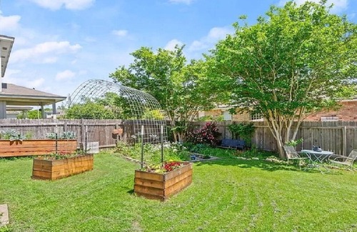 Olympic Heights House | Charming 3-bedroom house with AC, fitness room, WiFi in brilliant Austin