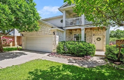 Olympic Heights House | Charming 3-bedroom house with AC, fitness room, WiFi in brilliant Austin