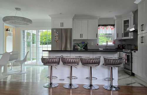 Bethel House | Charming 3-bedroom house with AC and WiFi lower label muvie theater ,